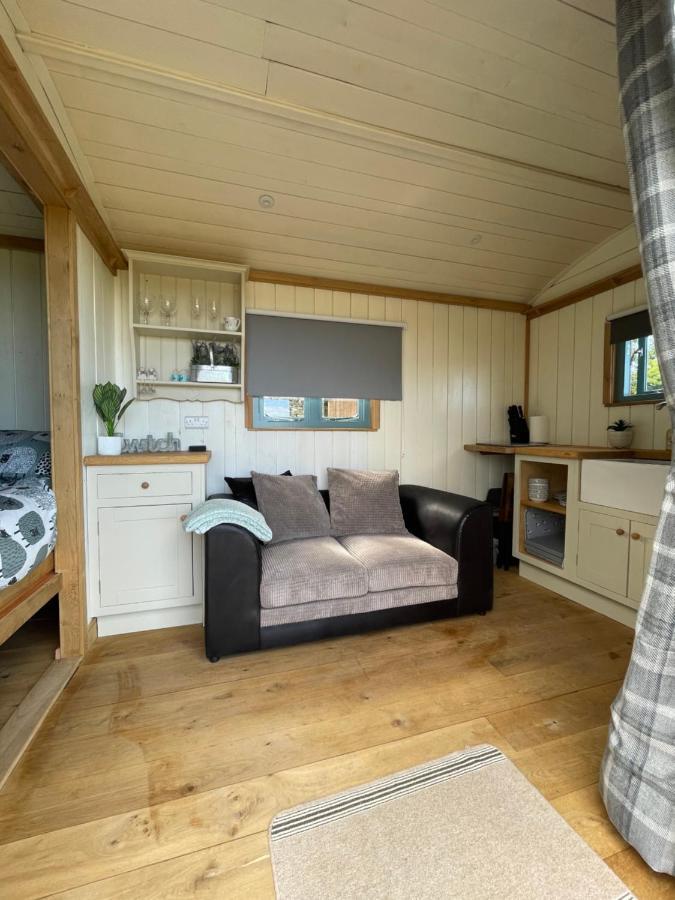 The Shepards Hut Lägenhet Llwyn-Dafydd Exteriör bild